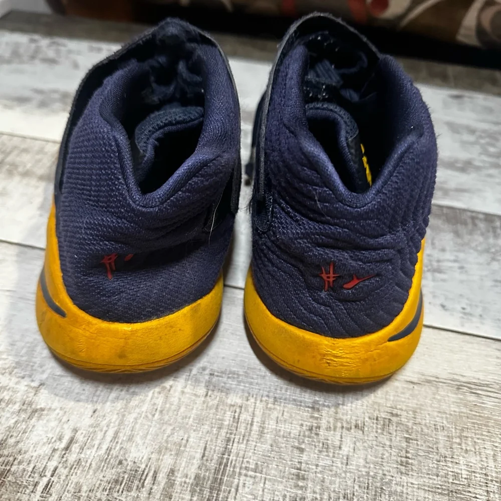 NIKE Basketball Shoes Size 5Y Blue and Yellow
